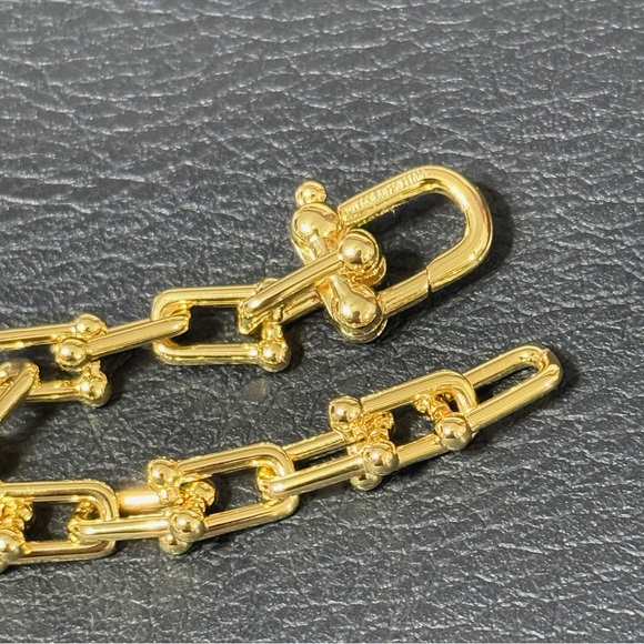 Elegant 14K Gold Plated Cubic Zirconia Graduated U Link Chain Necklace - Picture 7 of 8